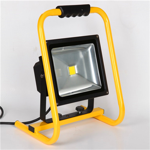 LED work light with M stand 